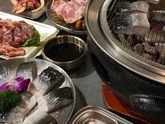 -围炉肉舍•炭烤活鳗•丹东海鲜烤肉(步行街店)