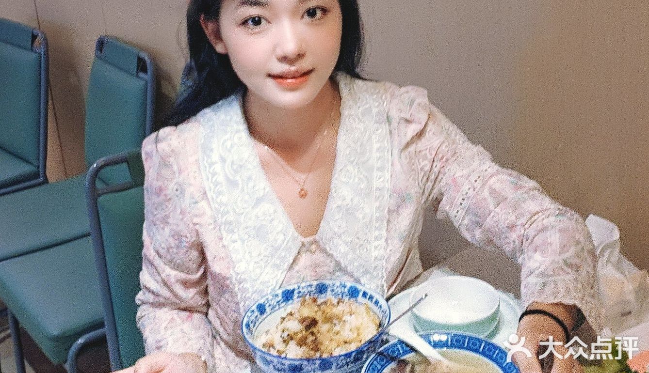火锅当然要吃现切牛肉啦！