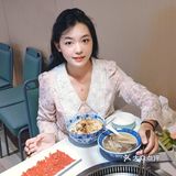 火锅当然要吃现切牛肉啦！