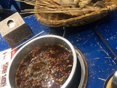 微辣锅底-马路边边串串香(双井直营店)