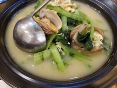 大黄蚬子煮小白菜-东方饺子王(新奥购物中心店)