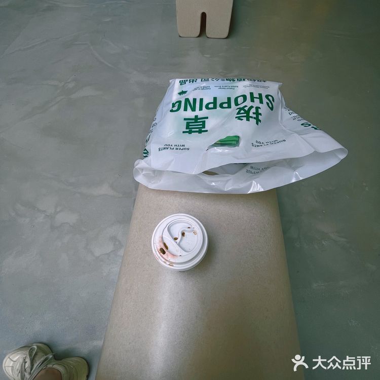 简洁的白,城市“乐吧”带你回到旧时光的驻所