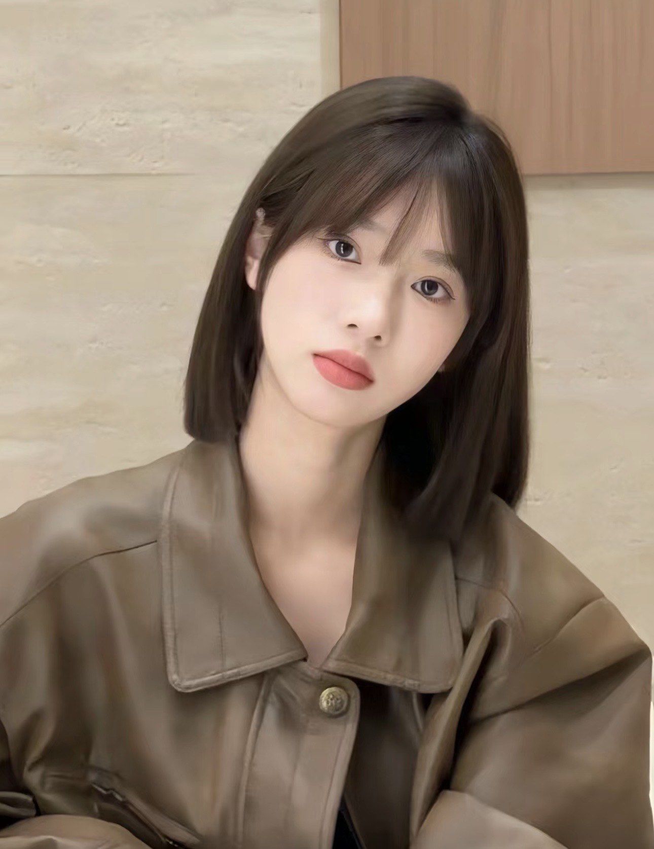 这款发型长度在肩膀上长度甜美酷感随意切换