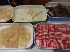 -嘎琉鲜切牛肉自助火锅