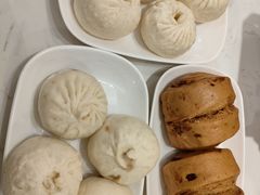 -李与白包子铺(桐梓林店)