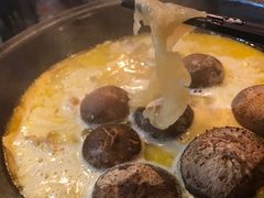 -鲜入围煮花胶鸡海鲜火锅