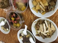 -松树干拌面店