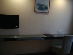 -吾遇酒店(深圳火车站罗湖口岸店)