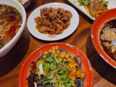 -爆炸头阿姨小四川正宗川味小吃(无任何分店)