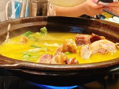 -帅巴人舅母子腊蹄民俗村