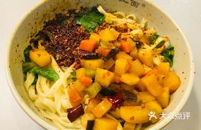Oil-Poured Handmade Noodles with Sauce