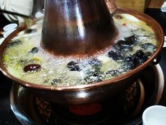 -果松木炭酸菜铜火锅·外婆参鸡汤