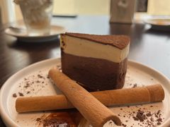 -Chom Cafe and Restaurant