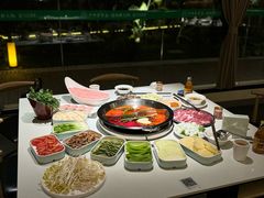 -茅草房·河畔园林火锅