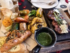 -Mark&Mars Restaurant