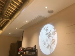 -帅巴人舅母子腊蹄民俗村