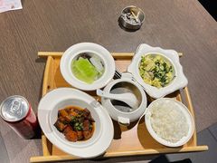 -杭州西湖保时捷售后服务中心(绍兴路店)
