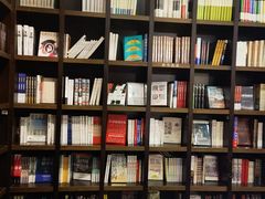 -钟书阁(松江泰晤士小镇店)