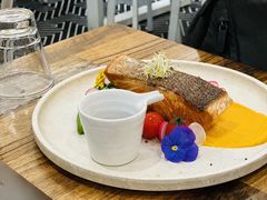 -FLOVIE FLORIST CAFE