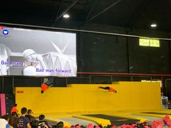 -嘿哟动霸CHUA·新潮玩运动娱乐中心·蹦床滑冰团建乐园