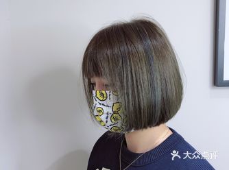 日常茶青色，小姐姐一如既往的喜欢干练，精致