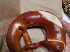 八字碱盐圈-德南面包房(尚都店)