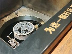 -老牌坊云南鱼豆花火锅(爱建店)