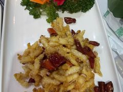 油炸新鲜蜂蛹-原林野山菌火锅·炒菌(关上野生菌一条街店)