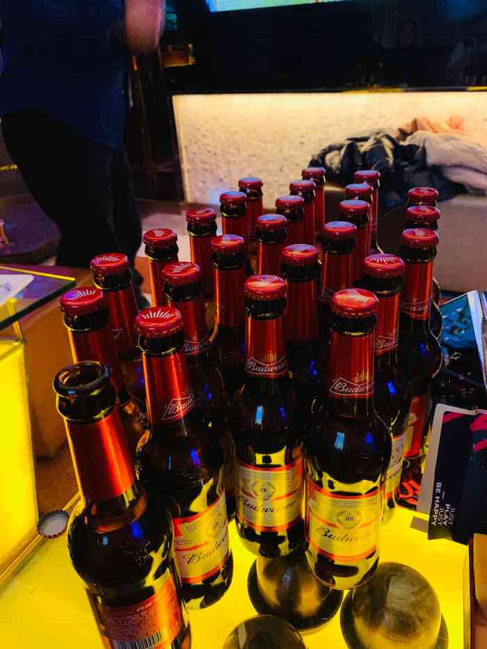 打分 曲库量更新很好,朋友聚会豪饮畅快,服务小哥热情也周到