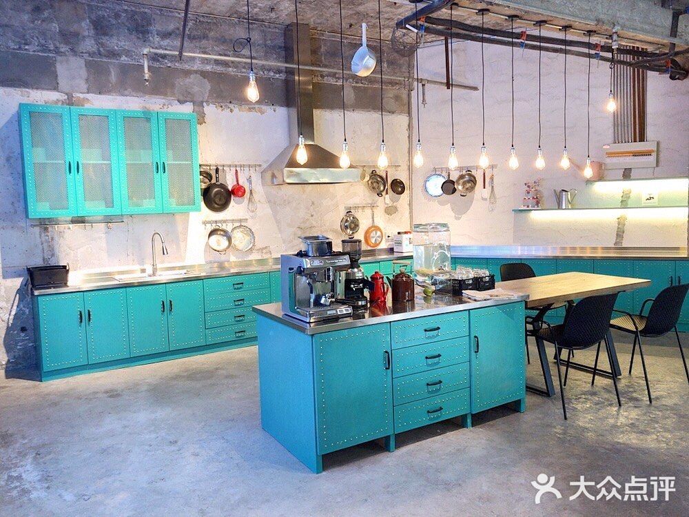 地理位置：第一楼街阿波罗KTV对面