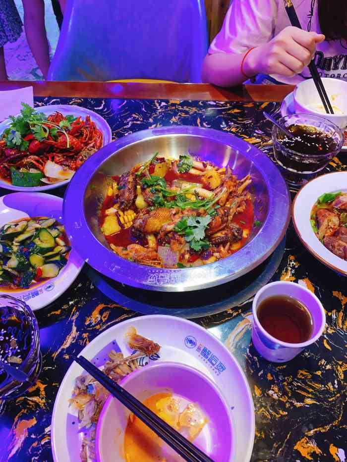 睦记蟹逅煲(大润发店)-"吃过好几家肉蟹煲了,肉蟹煲里面的鸡爪都是.