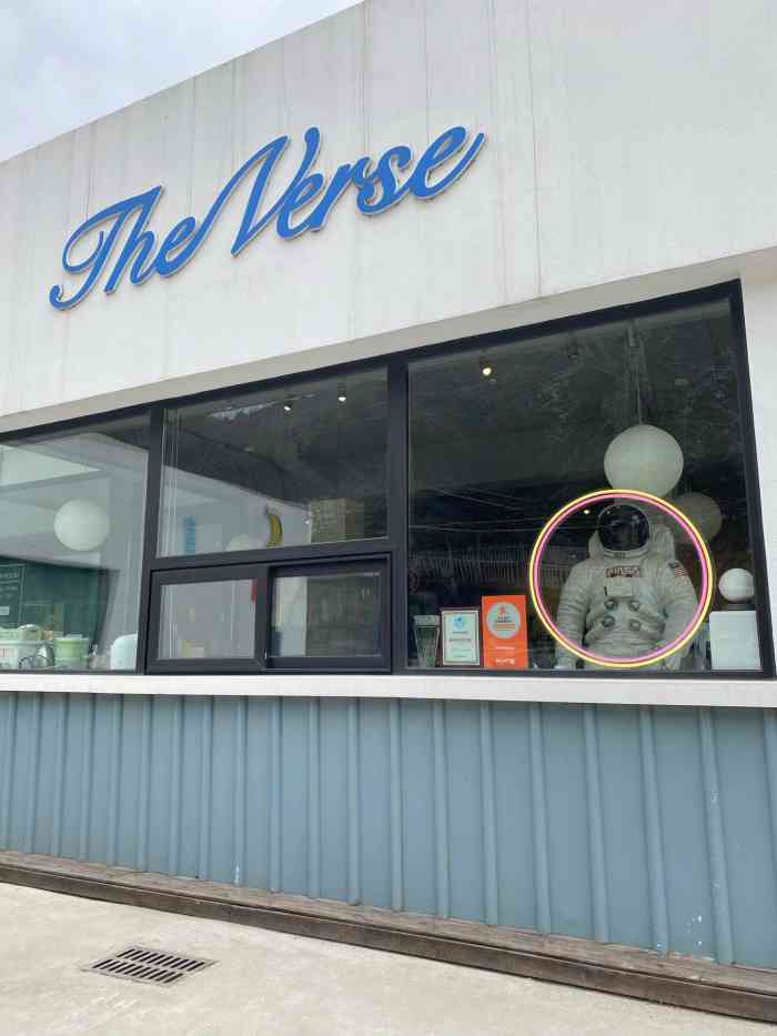 theverse-"五一假期度假时朋友推荐她家.到的有点完,.