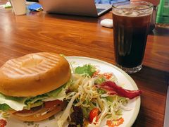 牛油果鸡肉贝果-VESH COFFEE(定西路店)