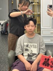 -即型男士理发工作室