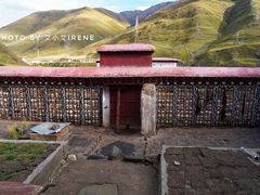 -比如骷髅墙景区