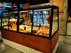 面包甜点陈列柜-Dough&Joe团憩(瑞虹天地月亮湾店)