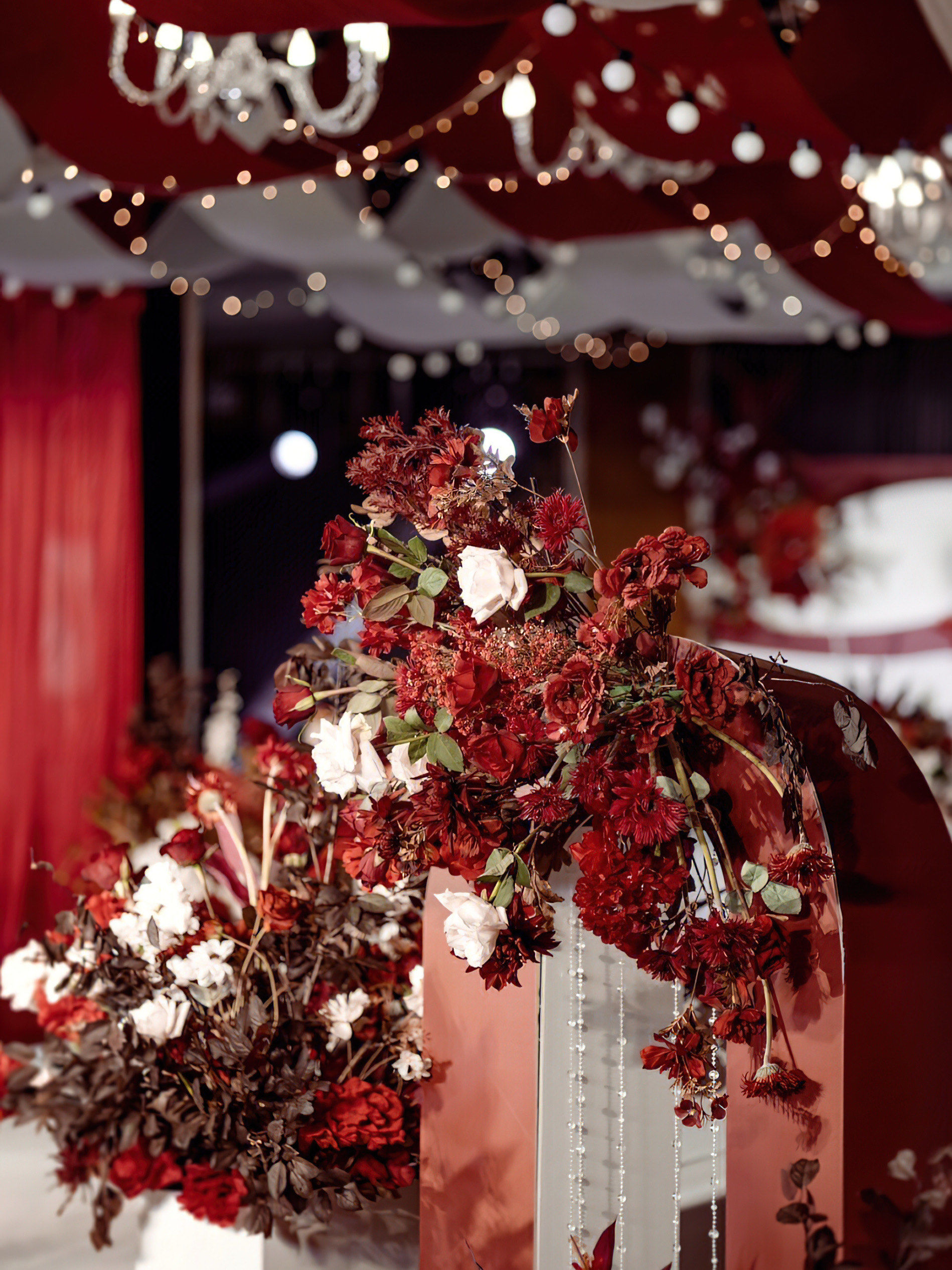 极致的红与白撞色婚礼|复古婚礼💒