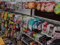 -全家便利店(洛川东路店)