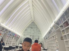 -钟书阁(松江泰晤士小镇店)