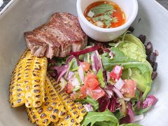 煎牛肉配烤玉米牛油果能量碗-Lokal(武康路店)