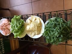 -东巴谷野生菌火锅餐厅