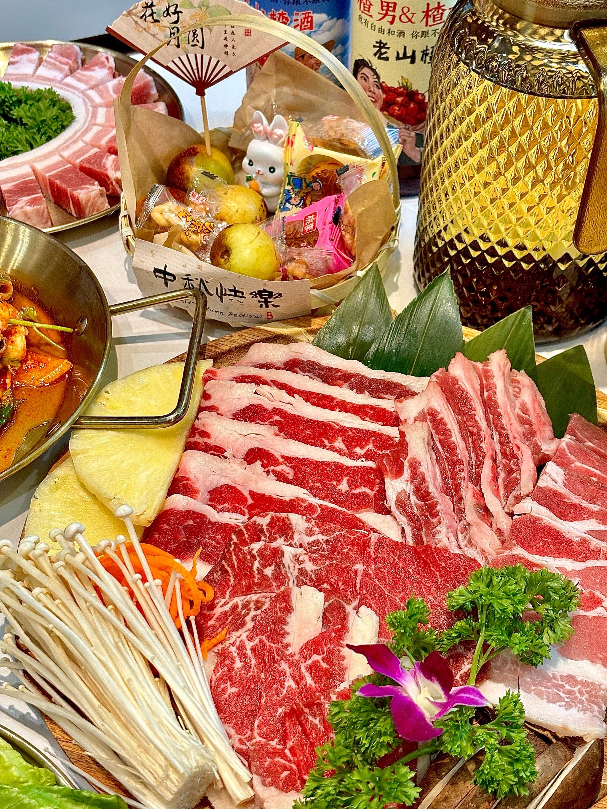 情侣约会
🥩的口感也很好
烤肉拼盘(专zhi选择困难症)里面各种