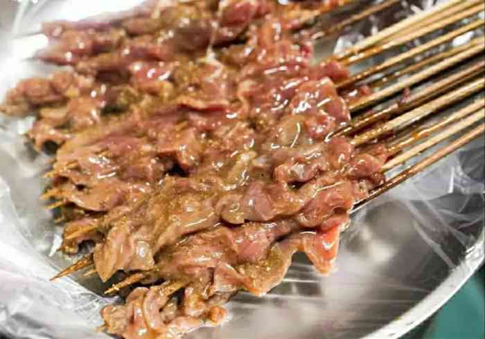 小牛牛烤生牛-"[薄荷]环境:好吃的小店往往都是隐藏在巷.