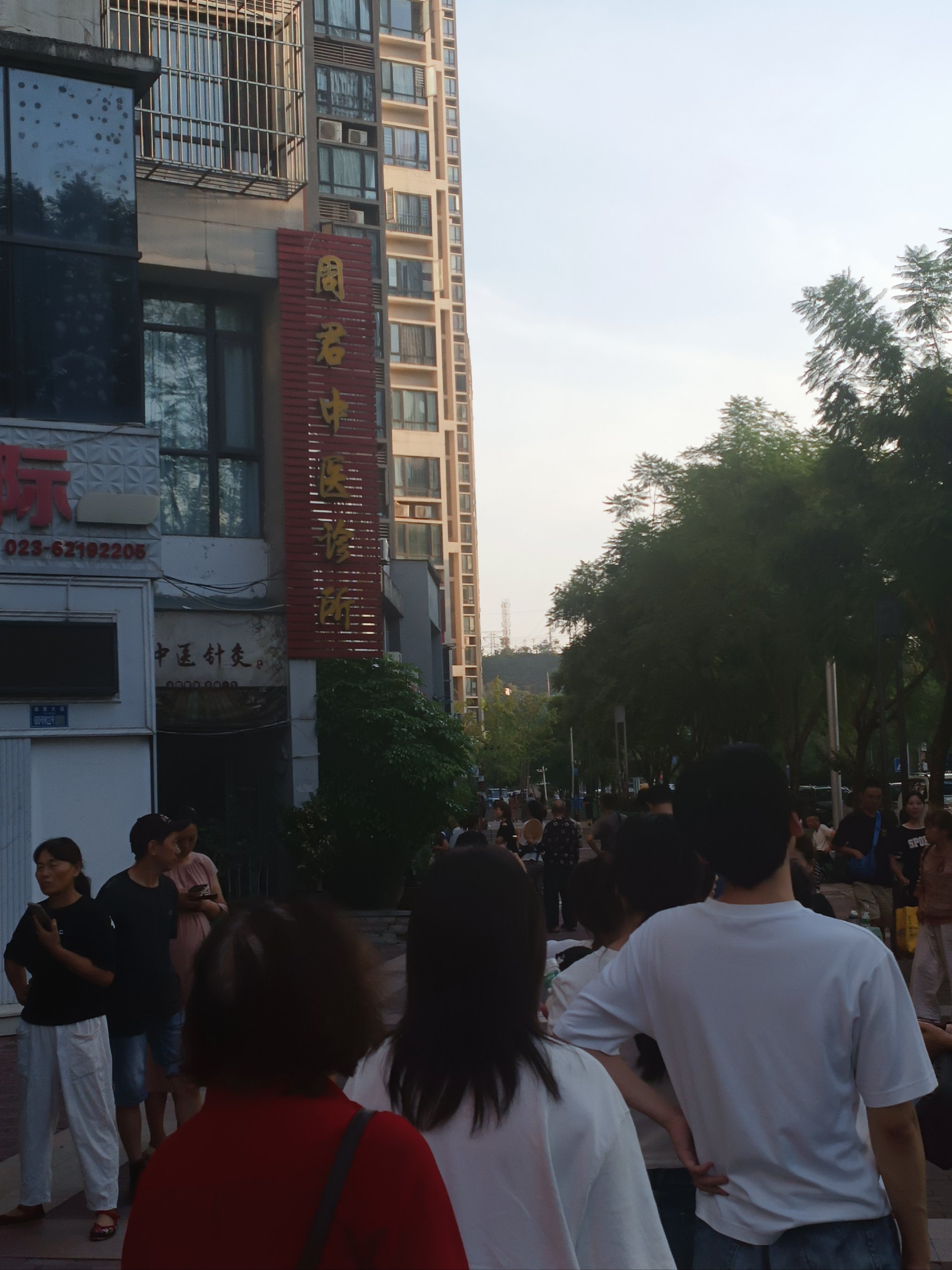 上海市中医院黄牛排队挂号，