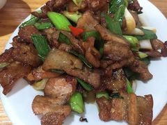红糖馒头配秘制回锅肉-凯华海鲜火锅·传承三十六年
