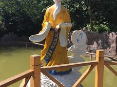 -雪山彩虹谷景区