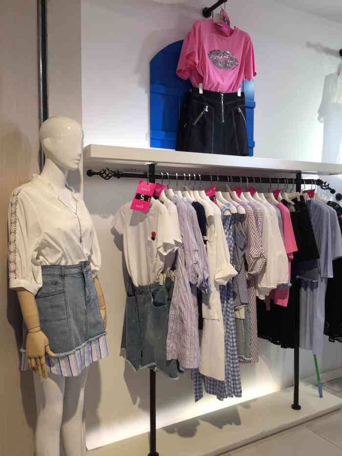 izola-"izola是位于清扬路家乐福一楼的女装专."-大众点评移动版