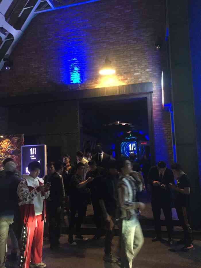 1/3酒吧-"环境灯光都是特别炫酷,只是路过10分钟,."-大众点评移动版