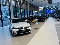 -上海宝信宝马4S店