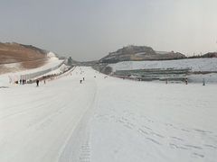 -采薇庄园四季滑雪场